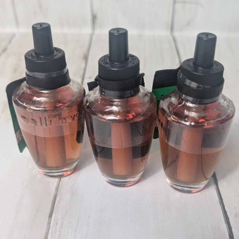Bath & Body Works Wallflowers Refill 3 Pack Iced Ginger Snap SEALED‎ - Picture 2 of 3